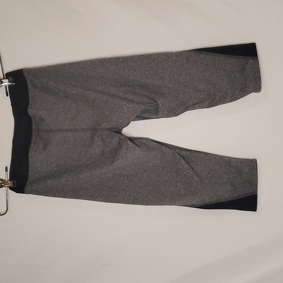 The North Face Flashdry Capri Leggings Gray Black Girls Regular Size 10-12 - Picture 2 of 10